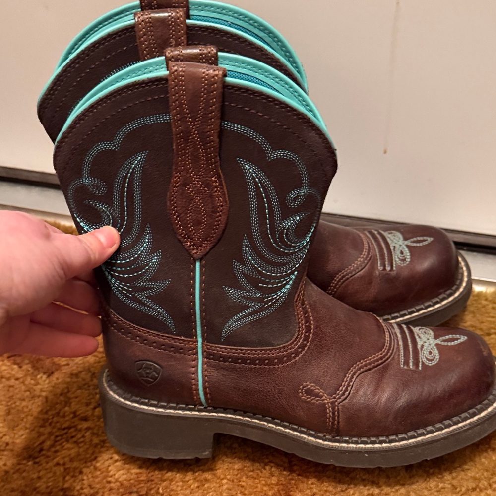 ARIAT WOMEN'S FATBABY HERITAGE DAPPER WESTERN BOOTS - ROUND TOE